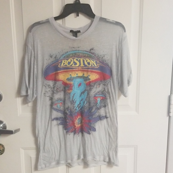 Tops - VERY CUTE BOSTON TOUR BAND TEE